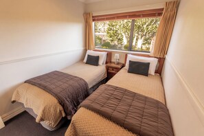 3 bedrooms, free WiFi, bed sheets - Alpine Springs Motel | Hot Tub | Unit 2 - HS51212 (Hanmer Springs)