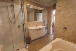 Hair dryer, towels - Alpine Springs Motel | Hot Tub | Unit 2 - HS51212 (Hanmer Springs)
