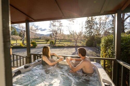 Alpine Springs Motel | Hot Tub | Unit 10