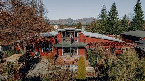 Alpine Springs Motel | Hot Tub | Pool Table