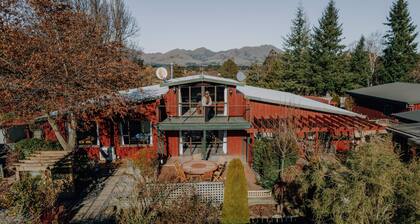 Alpine Springs Motel | Hot Tub | Pool Table