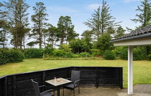 Outdoor dining - 3 bedroom awesome home in Tarm (Tarm)