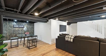 Delightful 5-bedroom house with AC in vibrant Chicago