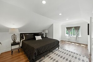 5 bedrooms, iron/ironing board, WiFi, bed sheets