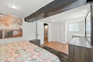 5 bedrooms, iron/ironing board, WiFi, bed sheets