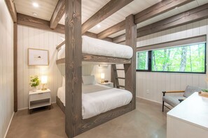 5 bedrooms, iron/ironing board, free WiFi, bed sheets