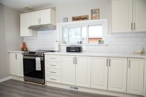 Micro-ondes, four, plaque de cuisson, lave-vaisselle