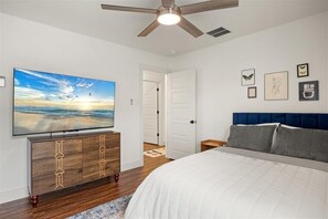 3 slaapkamers, een strijkplank/strijkijzer, wifi, beddengoed