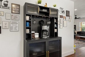 Interior - 3 bedroom, 2 bath house, sleeps 6+, baby bed W (Hood County)