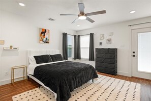 Iron/ironing board, WiFi, bed sheets