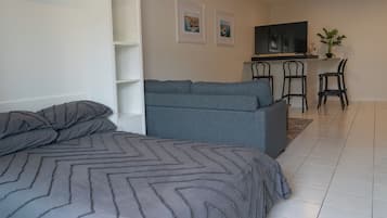 2 bedrooms, iron/ironing board, WiFi, bed sheets