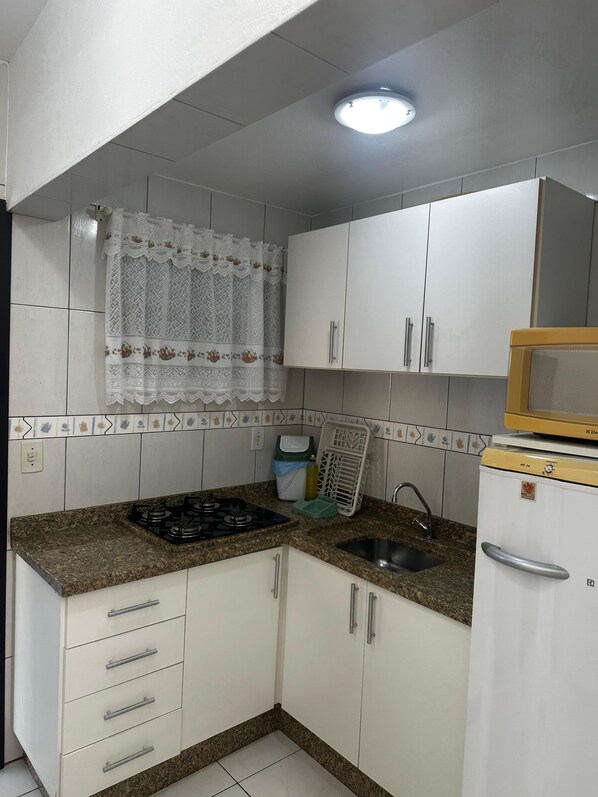 Fridge, microwave, stovetop, blender