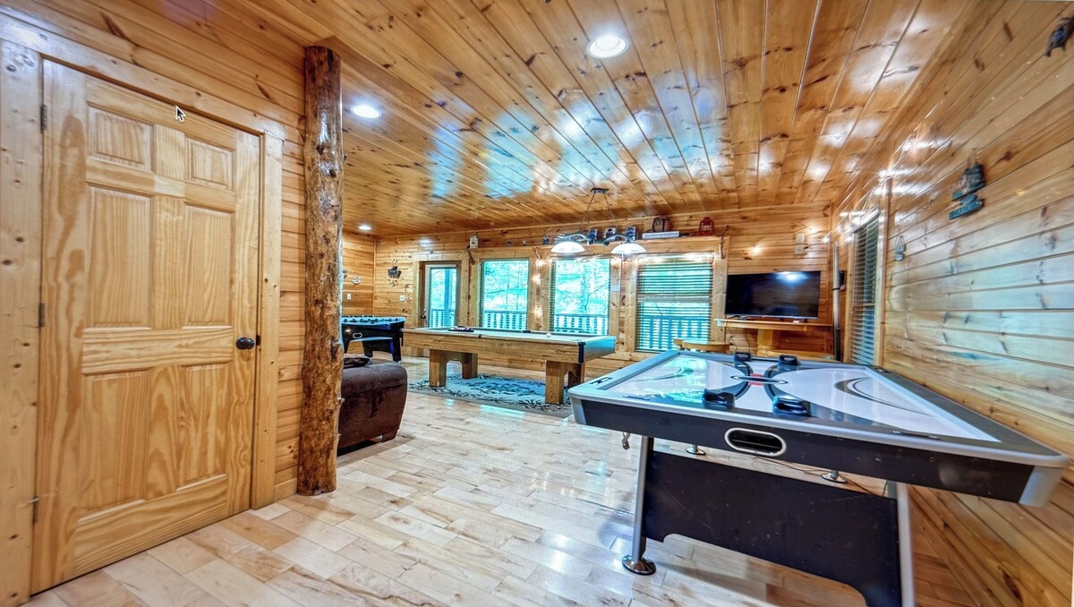Photo 104 of Spacious cozy ideal 6 guests max 8-10 Hot tub,Game Room & AC-5 min to Gatlinburg