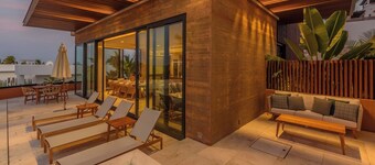 Casa Hyde-Brand new 4 bedroom luxury villa w/ private pool & hot tub, epic views