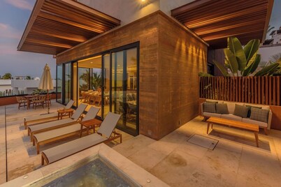 Casa Hyde-Brand new 4 bedroom luxury villa w/ private pool & hot tub, epic views