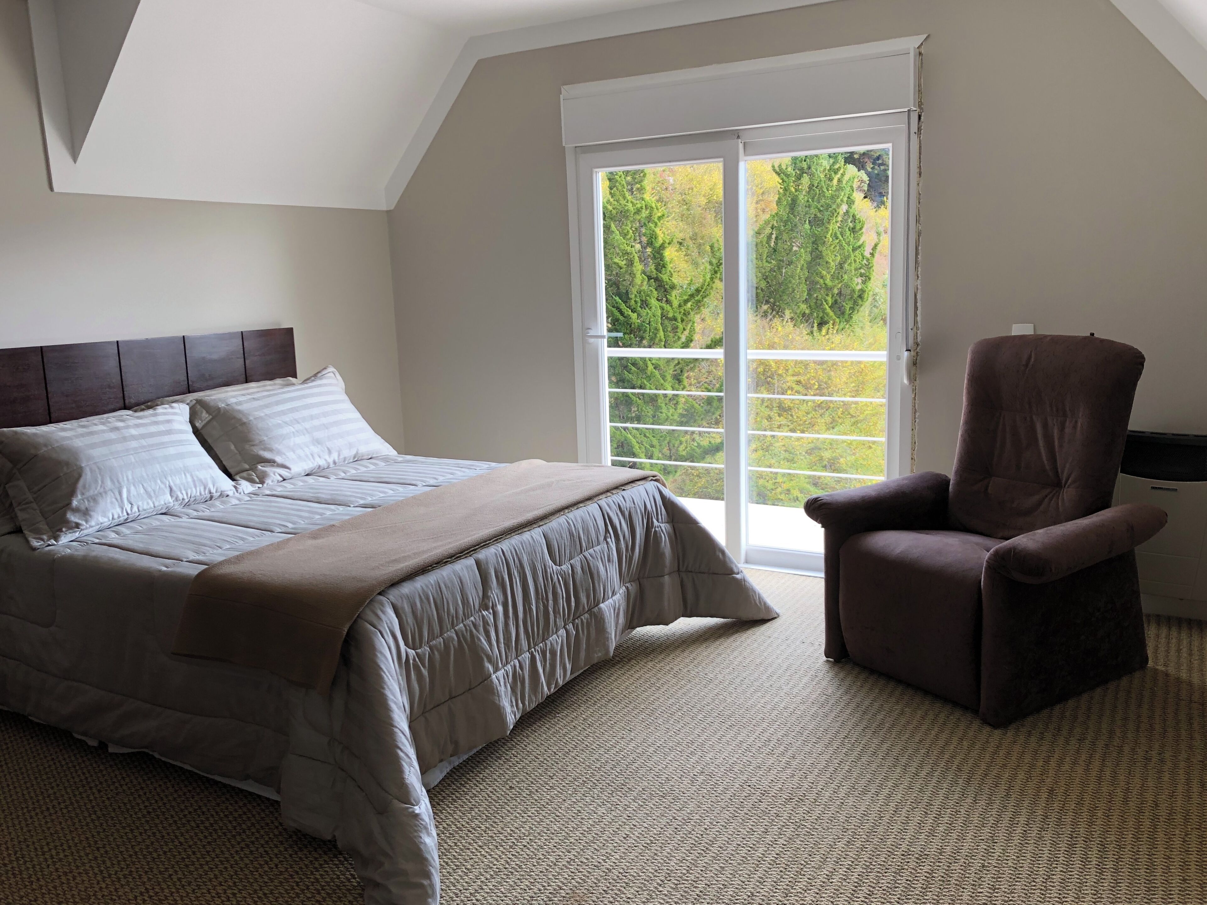 6 bedrooms, WiFi, bed sheets