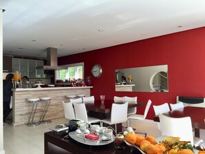 Dining - Elegant house in mountain condominium (Campos do Jordão)