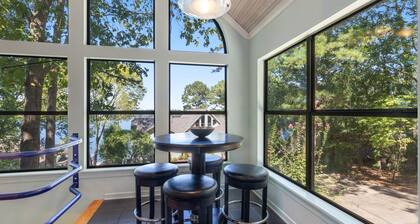 Modern Treehouse: Views, Comfort & Attractions