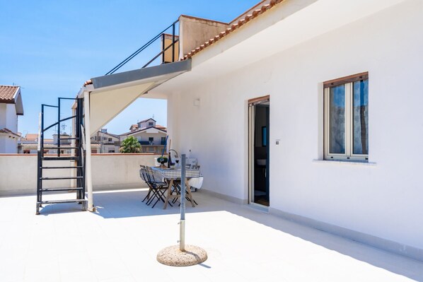 تناول الطعام بالخارج