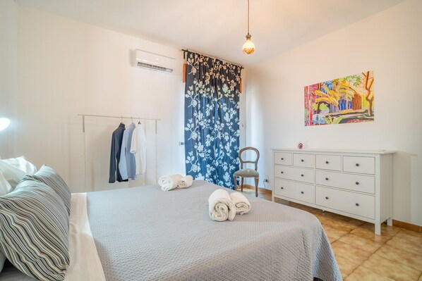 Iron/ironing board, travel cot, free WiFi, bed sheets