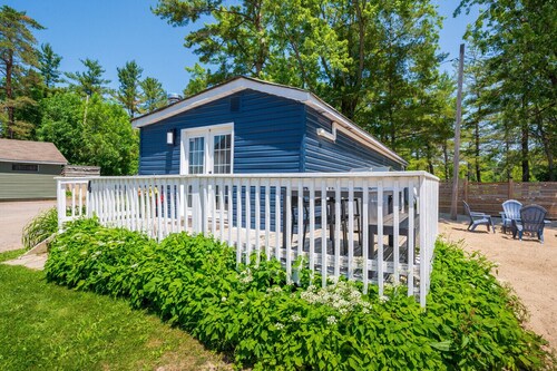 Entire Resort - Sparrow Lake