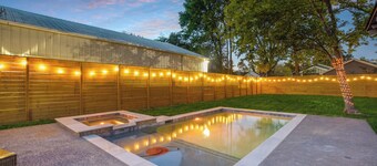 Modern Pool House Retreat with Hot Tub!