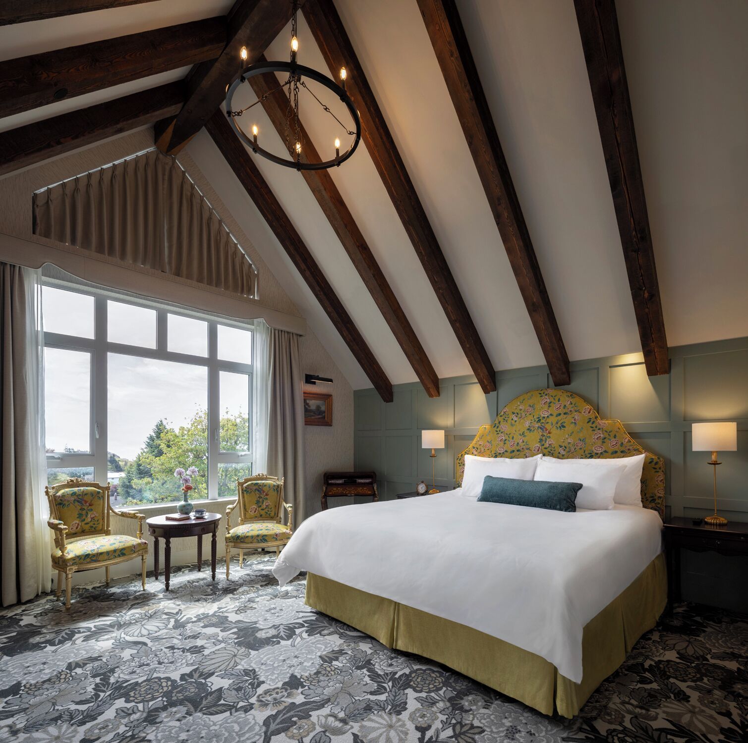 Deluxe-rum - havsutsikt | Allergitestade sängkläder, duntäcken, bäddmadrasser och minibar