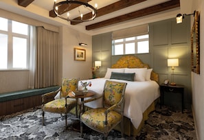 Deluxe-huone, näköala puutarhaan | Allergiatestatut vuodevaatteet, untuvapeitot