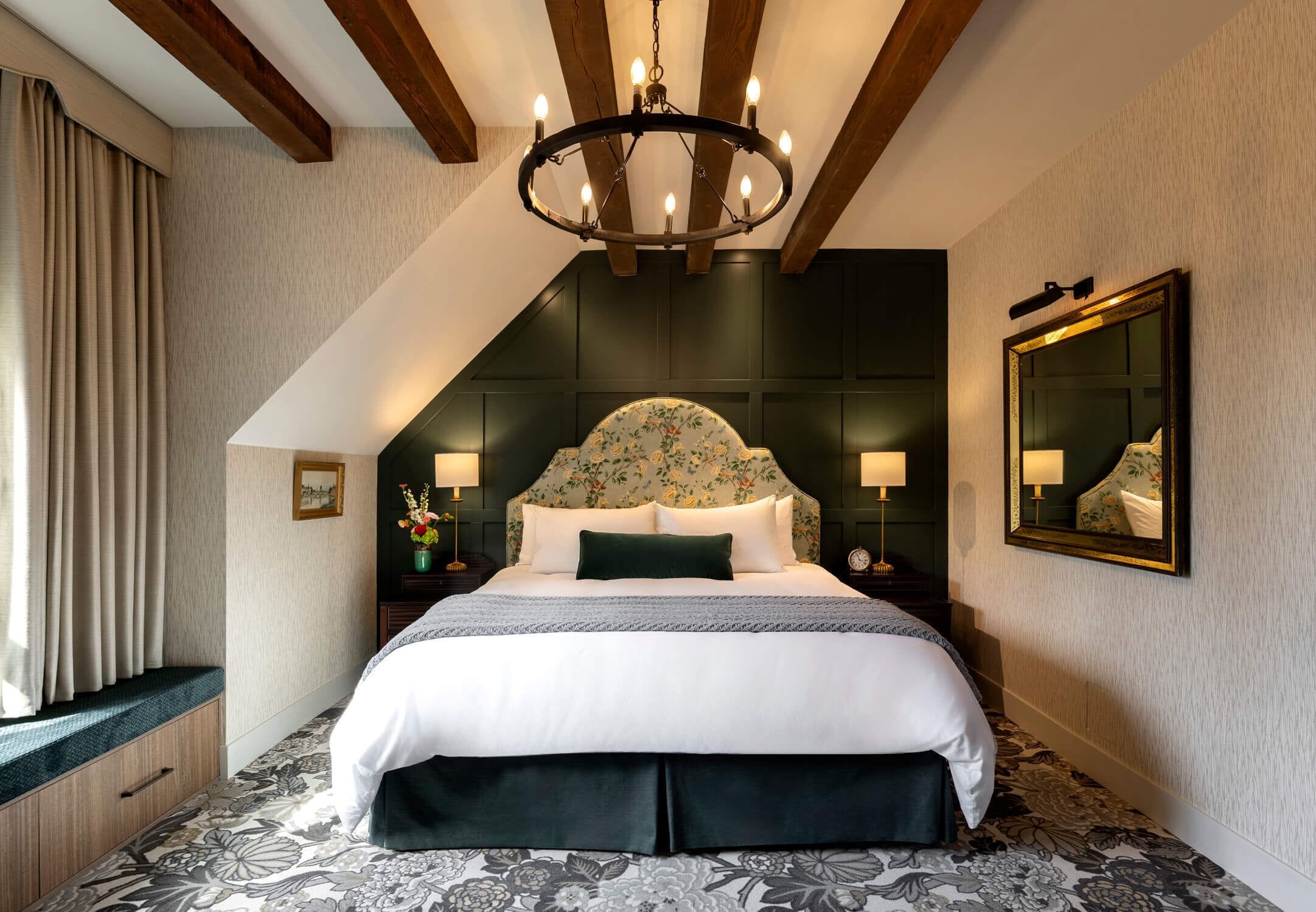 Deluxe-rum - havsutsikt | Allergitestade sängkläder, duntäcken, bäddmadrasser och minibar