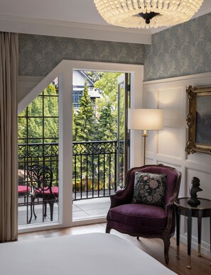 Luksusrom, 1 kingsize-seng, terrasse, hageutsikt | Terrasse/patio