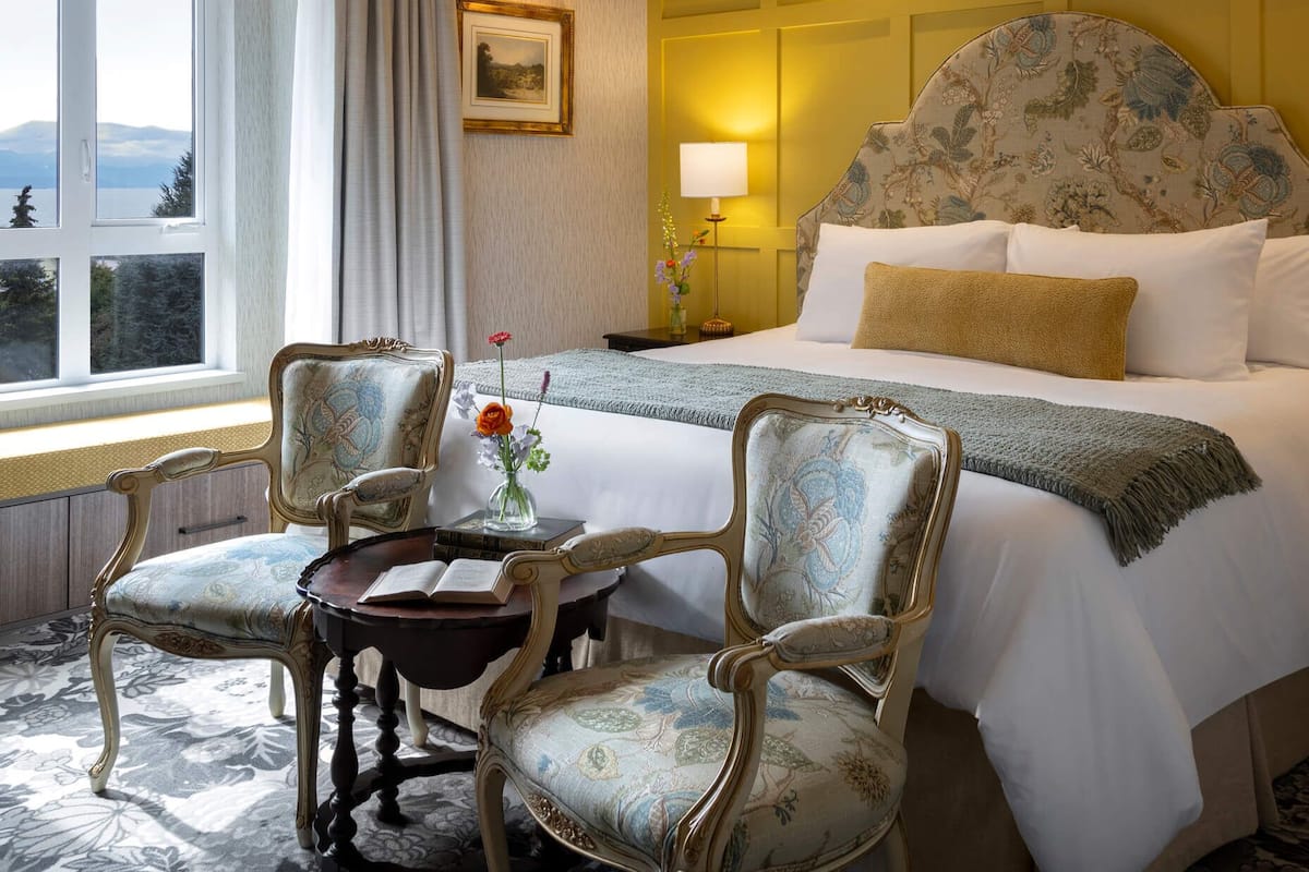 Deluxe-rum - havsutsikt | Allergitestade sängkläder, duntäcken, bäddmadrasser och minibar