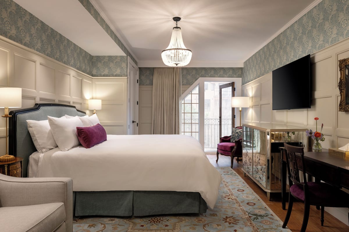 Chambre Luxe, 1 très grand lit et 1 canapé-lit, patio, vue jardin | Literie hypoallergénique, couette en duvet d'oie, surmatelas, minibar