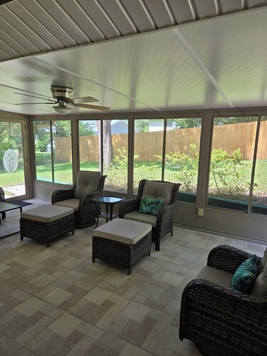 New listing Pet friendly home with Rainbow River access via private comm. park