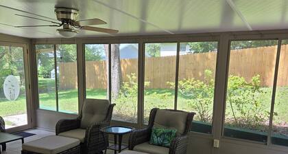 New listing Pet friendly home with Rainbow River access via private comm. park