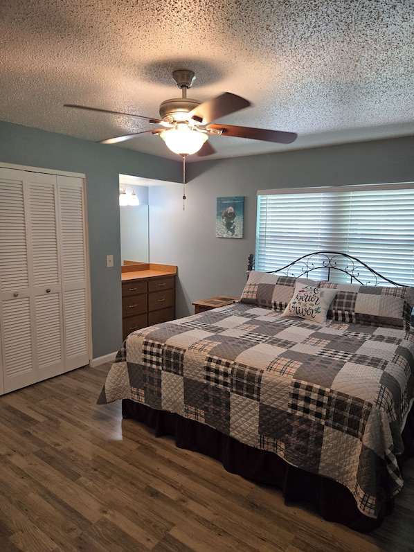 2 bedrooms, iron/ironing board, free WiFi, bed sheets