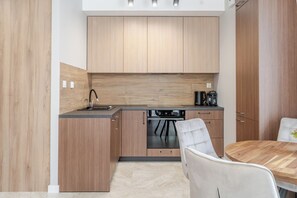 Geladeira, fogão, cooktop, lava-louças