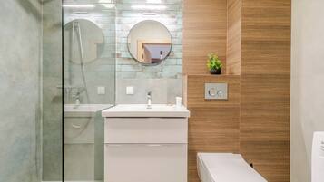 Dusche, Haartrockner, Handtücher