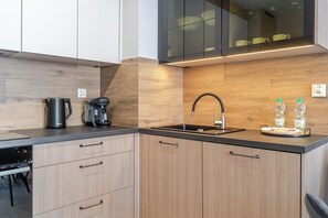 Réfrigérateur, four, plaque de cuisson, lave-vaisselle