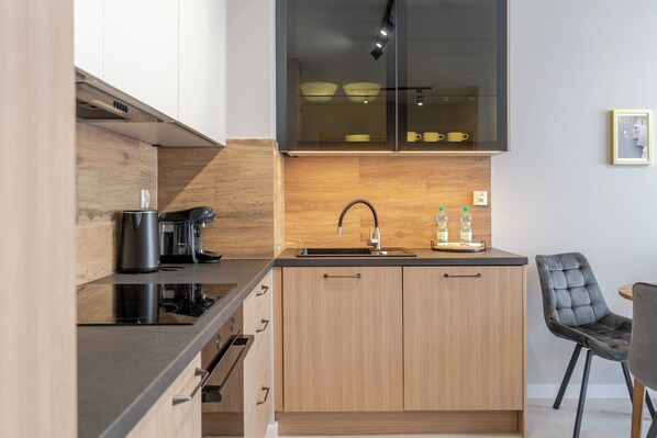 Refrigerador, horno, parrilla de estufa y lavavajillas 