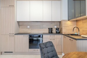 Fridge, oven, stovetop, dishwasher - Słoneczna Harmony Stay 36A Apartment (Katowice)