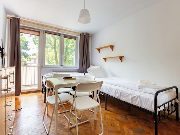 2 bedrooms, iron/ironing board, WiFi, bed sheets