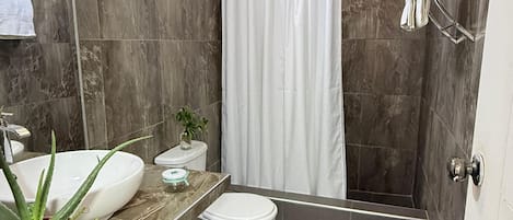 Dusche, Handtücher, Seife, Toilettenpapier