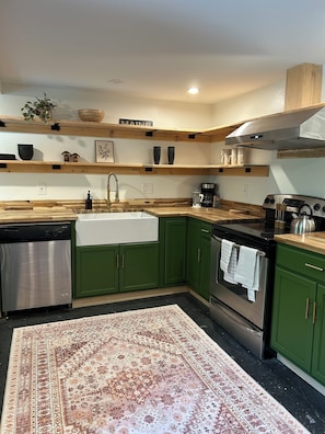 Micro-ondes, four, plaque de cuisson, lave-vaisselle