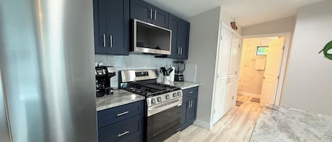 Micro-ondes, four, plaque de cuisson, lave-vaisselle