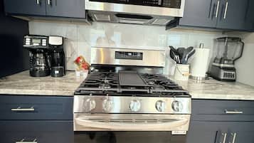 電子レンジ、オーブン、コンロ、食器洗い機