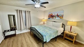 3 bedrooms, iron/ironing board, travel cot, free WiFi - Brian's Bliss-Comfy & Peaceful Remodeled 3 Bdrm 2 Bath Condo Near Branson Strip. (Branson)