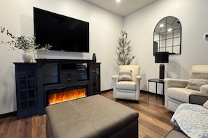 Smart TV, fireplace