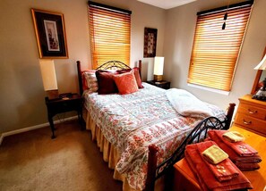 2 habitaciones, escritorio, tabla de planchar con plancha y wifi 