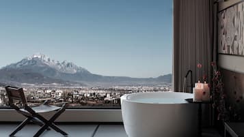 Fjölskylduherbergi fyrir tvo, tvö rúm - reykherbergi - fjallasýn | Rúmföt af bestu gerð, míníbar, öryggishólf í herbergi