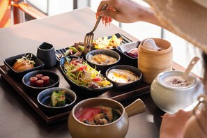 Desayuno completo todos los días (con cargo)